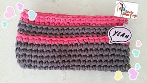 Clutch de trapillo cafe con rosa